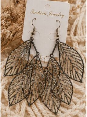 5/25 ✨✨ Fashion Jewelry Antique Gold Leaf Dangle Earrings